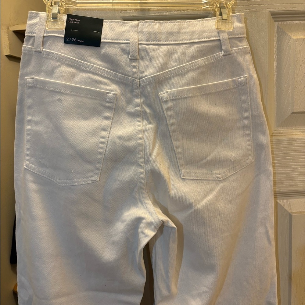 NWT - Wild Fable White Straight Leg Jeans with Distressed Knees! - Picture 5 of 9